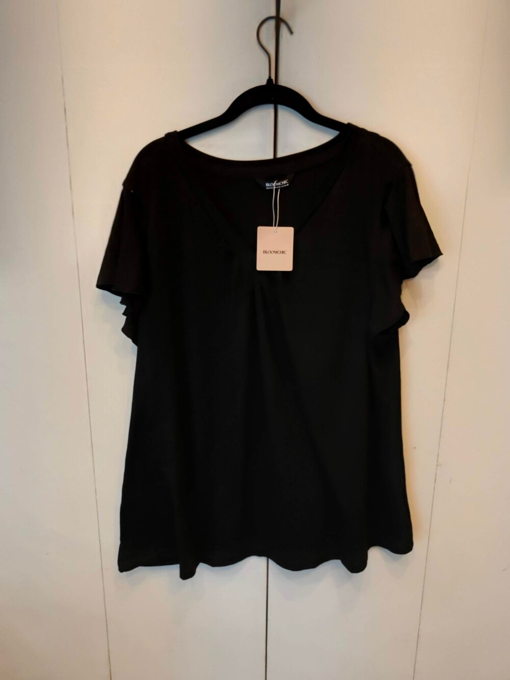 BLOOMCHIC Black V-Neck Flutter Sleeve Top Size 14-16 Plus Size